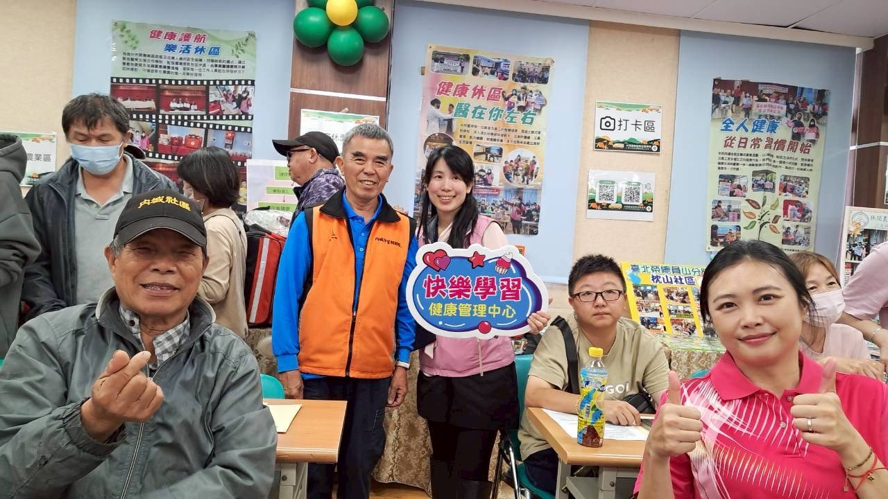 專業醫療人員講解觀光場域緊急醫療救護流程與通報機制02