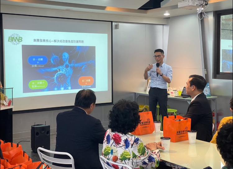 館內導覽側拍03