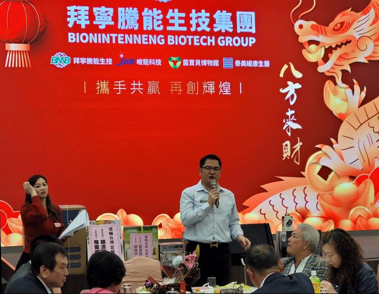 年度夥伴齊心努力側拍02